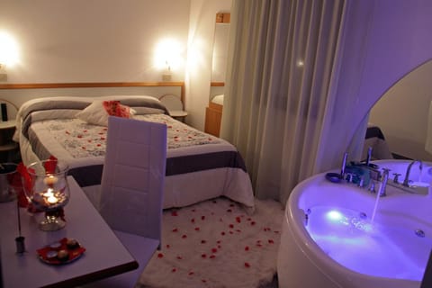 Hot Tub, Living room, Bedroom