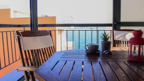 View (from property/room), Balcony/Terrace, City view, Sea view