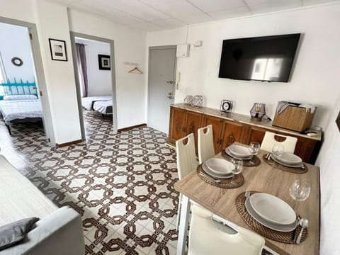 Communal lounge/ TV room, Living room, locker, air conditioner