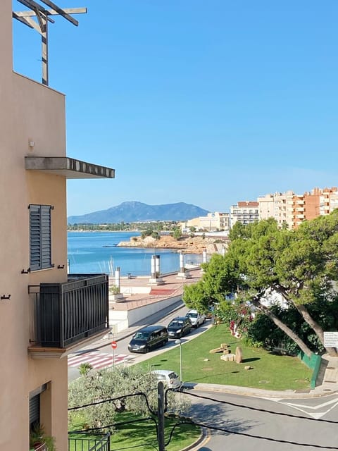 Sea view, Street view