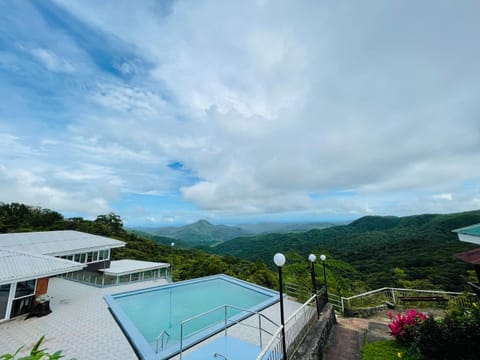Restaurant/places to eat, Mountain view, Pool view, Swimming pool