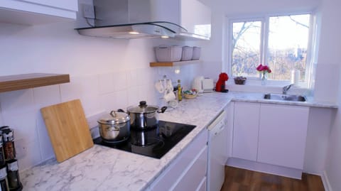 Coffee/tea facilities, Kitchen or kitchenette