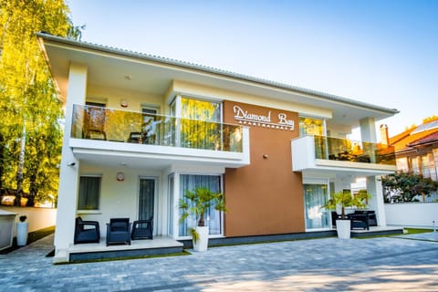 Property building, Facade/entrance, Balcony/Terrace