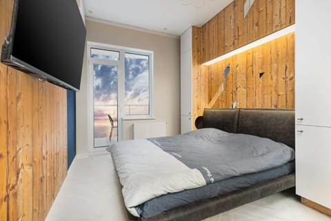Bed, TV and multimedia, Bedroom