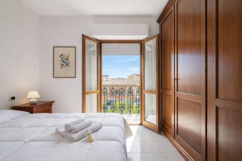 Bed, Photo of the whole room, Bedroom, towels, wardrobe