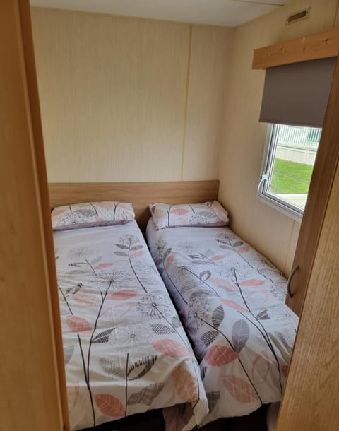 Meadow Lakes 39 House in Chapel Saint Leonards