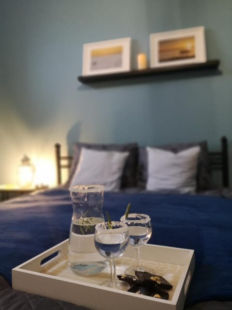 Bed, Photo of the whole room, Decorative detail, Bedroom