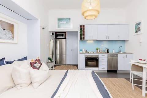 Bed, Kitchen or kitchenette, Living room, Bedroom
