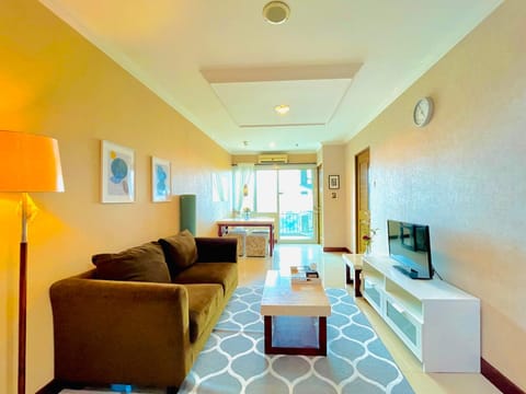 Communal lounge/ TV room, TV and multimedia, Living room, Seating area, Evening entertainment