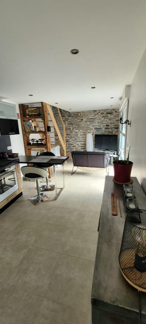 Le 6 bis avec Jardinet Apartment in Brittany