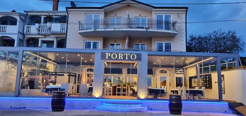 Property building, Restaurant/places to eat, Breakfast