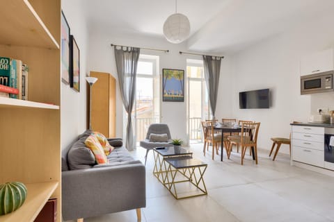 Lounge or bar, Seating area, Dining area, kitchen