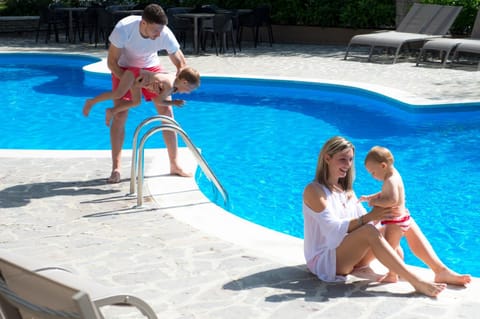 Swimming pool, children, Family