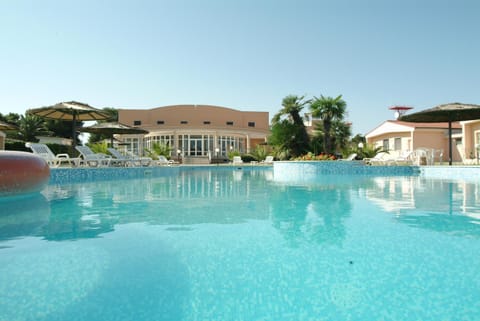 Swimming pool, Swimming pool