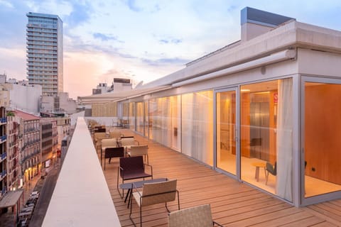 Restaurant/places to eat, Balcony/Terrace, Balcony/Terrace, Lounge or bar