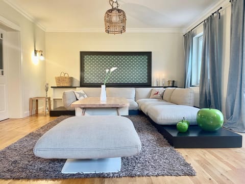 Living room, Photo of the whole room, Seating area, Bedroom