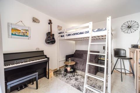 Bed, Living room, bunk bed, minibar