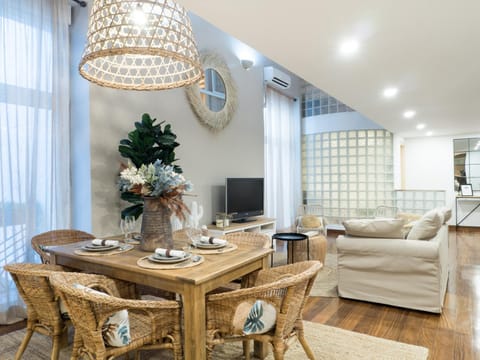 Living room, Dining area