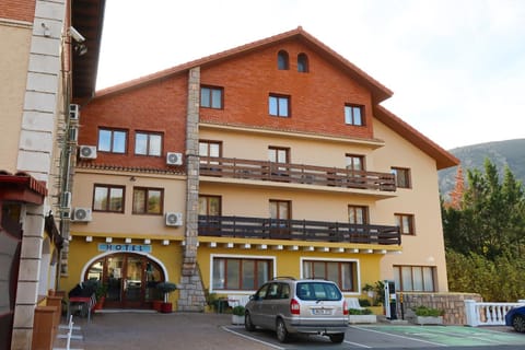 Property building, Parking