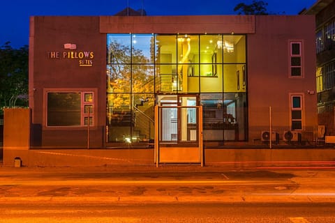 Property building, Facade/entrance, Night