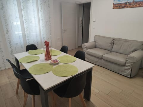 Grigio Perla Panigale, villetta con giardino, 3 camere, parcheggio privato fino 3 posti auto - Un oasi di tranquillità - Vicina all'Aeroporto, Unipol Arena e Fiera Apartment in Bologna