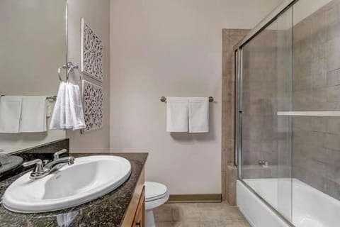 Hidden-Gem 2B Towhhouse in Springfield Close to DT and Stadium! House in Jacksonville