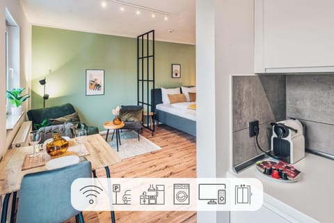 Coffee/tea facilities, Kitchen or kitchenette, Living room, kitchen