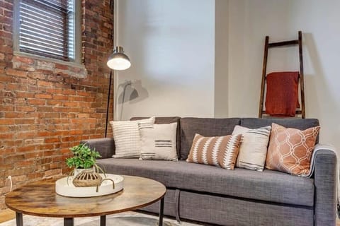 Modern, Insta-Worthy 2B Townhome in Walkable Springfield! House in Jacksonville