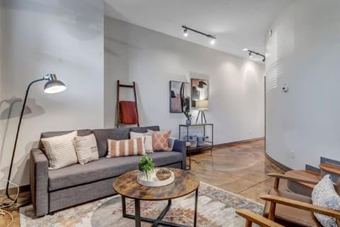 Modern, Insta-Worthy 2B Townhome in Walkable Springfield! House in Jacksonville