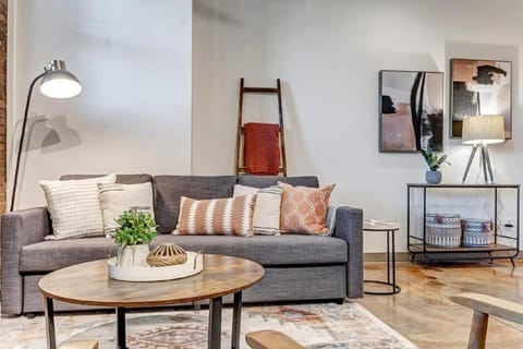 Modern, Insta-Worthy 2B Townhome in Walkable Springfield! House in Jacksonville