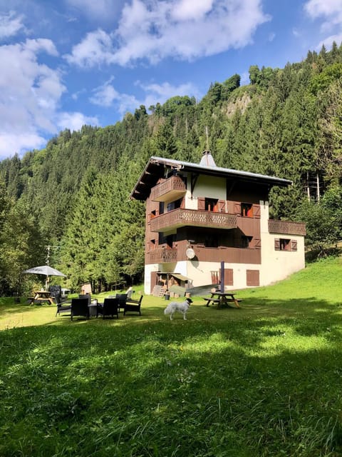 Property building, Natural landscape, Garden, Garden view, Mountain view