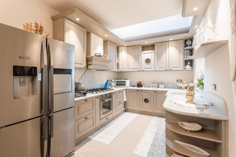 Kitchen or kitchenette, Kitchen or kitchenette