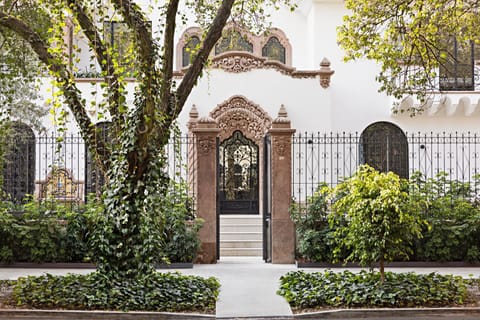 Facade/entrance