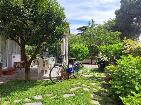 Comodo con giardino e patio Apartment in Sanremo