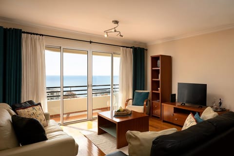 Communal lounge/ TV room, Balcony/Terrace, Living room, Sea view