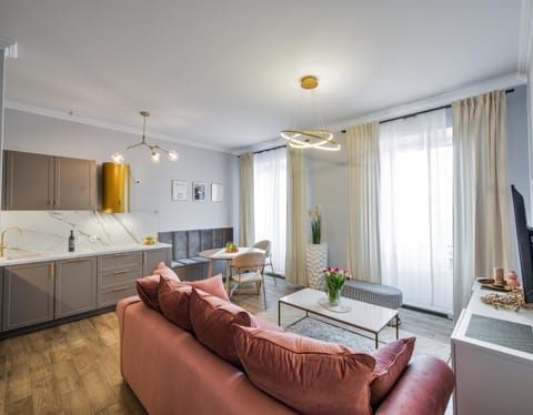Kitchen or kitchenette, Seating area, Dining area