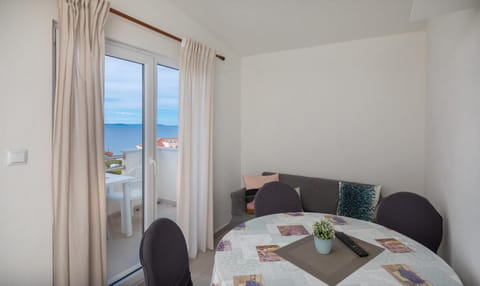 Seating area, Dining area, Sea view