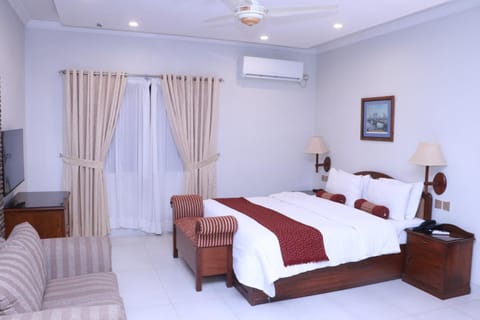 Property building, Restaurant/places to eat