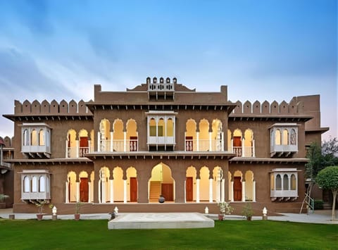 Property building, Facade/entrance, Landmark view