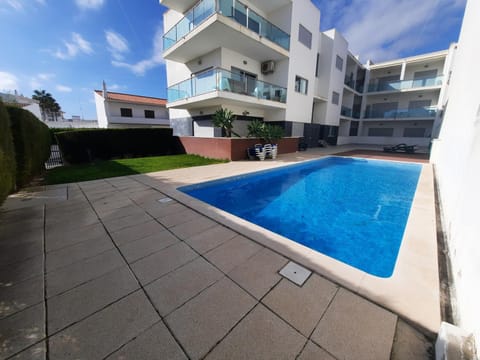 Property building, Swimming pool, Swimming pool