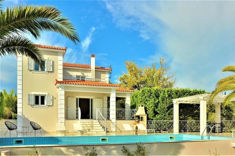 Property building, Sea view, Swimming pool