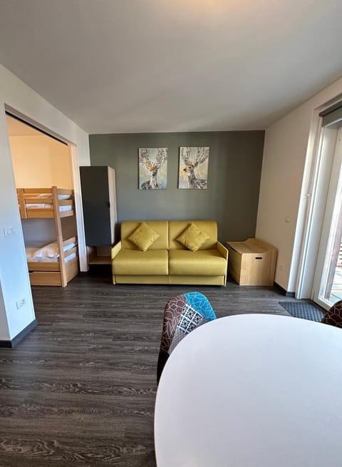 Living room, Photo of the whole room, Seating area