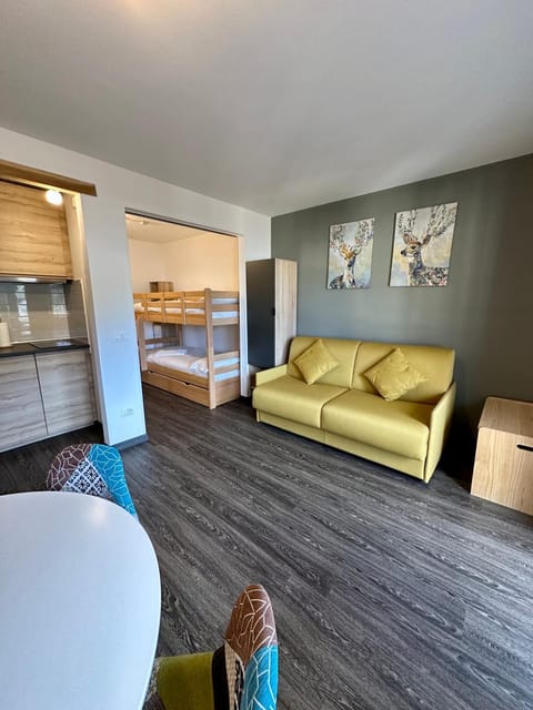 Living room, Photo of the whole room, Seating area