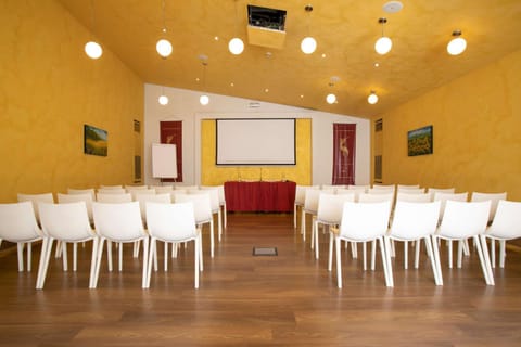 Meeting/conference room