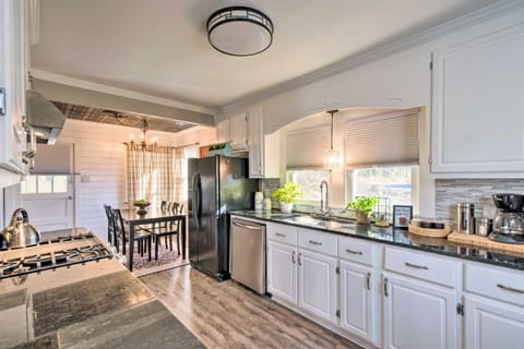 Modern Florence Getaway with Patio and Grill! House in Florence