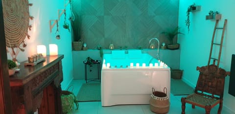 Hot Tub, Spa and wellness centre/facilities