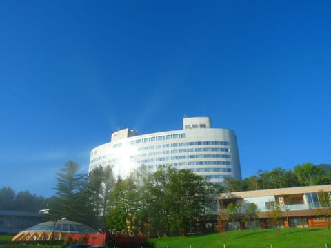 Property building, Facade/entrance, Spring, Summer