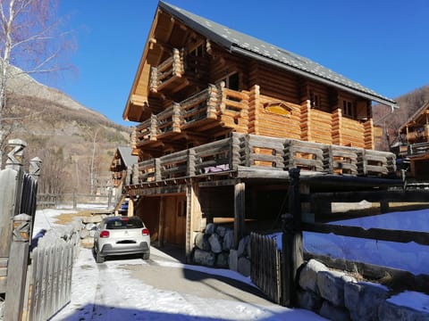 Chalet Les Pins Blancs Chalet in Allos