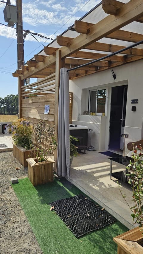 Patio, Spa and wellness centre/facilities