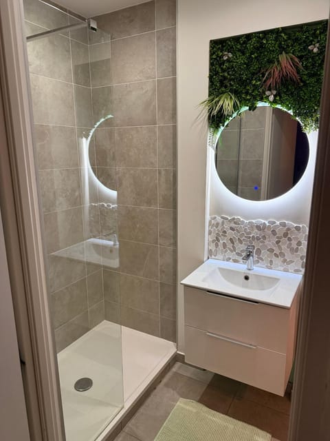 Shower, Bathroom